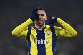 Fenerbahce_nin_golcusu_En-Nesyri_formunun_zirvesin_1739481802